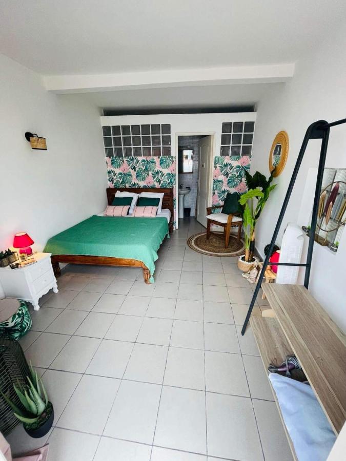 サン・タンドレ L'Est-Capade Bed & Breakfast エクステリア 写真